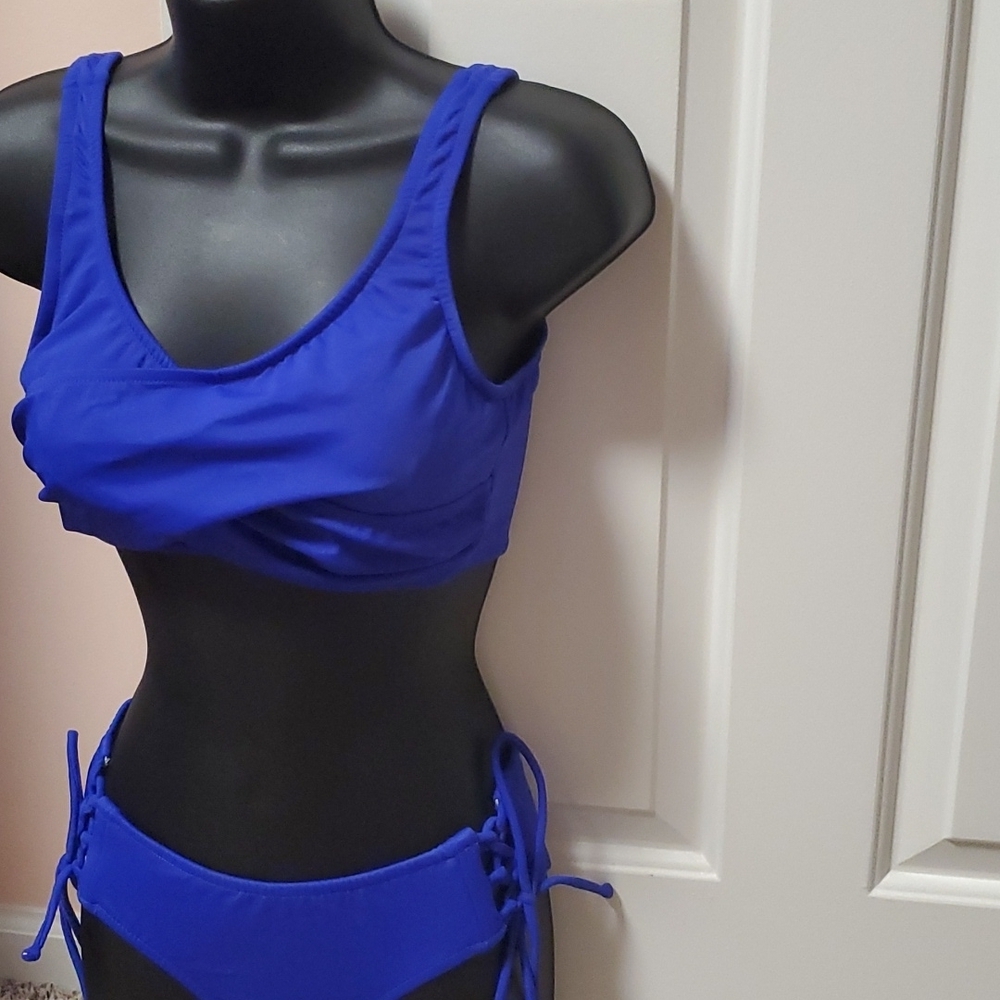 VENUS Ruched Criss Cross Bikini - Picture 8 of 16